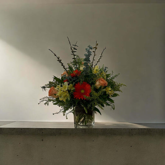 Beautiful floral arrangement in a glass vase with vibrant blooms. Toronto's best flowers shop, luxury flowers, same day delivery.