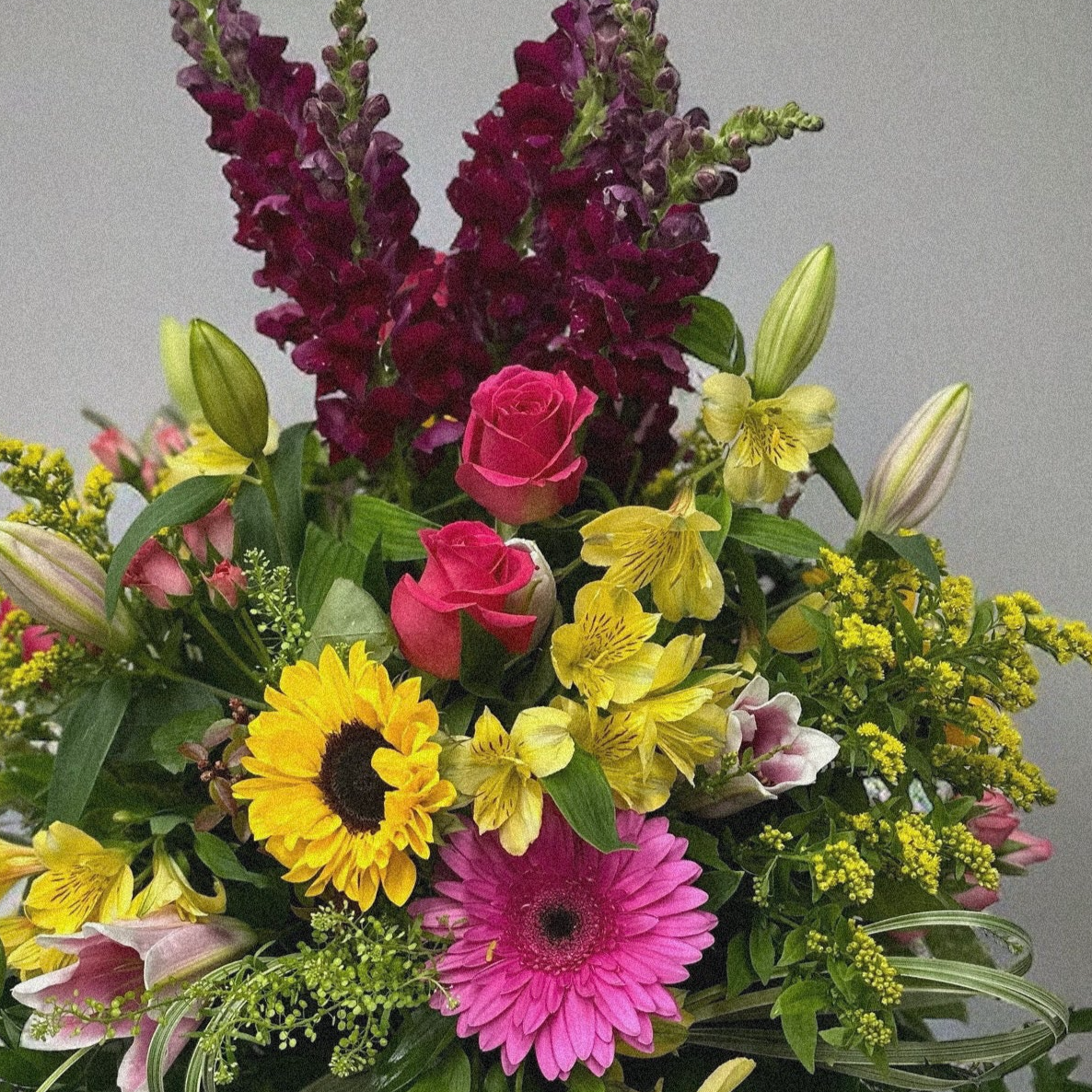 Arrangement floral d’élégance vibrante